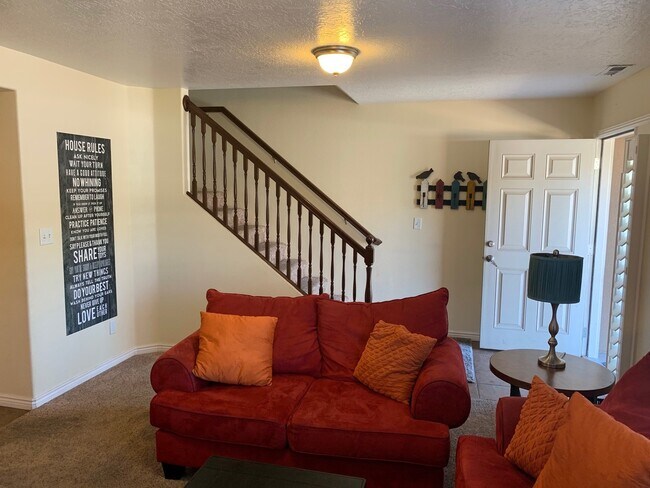 Foto del edificio - Hidden Valley Townhome!!