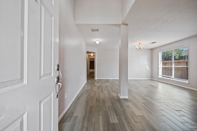 Building Photo - 22623 Round Valley Dr