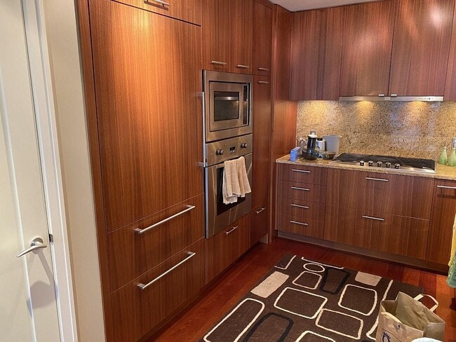 Kitchen - 10700 NE 4th St