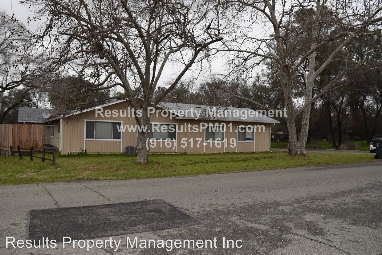 Primary Photo - 4 br, 2.5 bath House - 5795 Saunders Ave