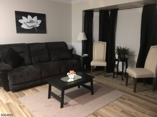 Foto del edificio - 84 Carriage Ln