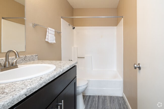 Studio - 468SF - Bathroom - Villa Del Sol