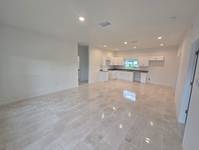 Foto del edificio - BRAND NEW 3/2/1 -SW LEHIGH ACRES FL