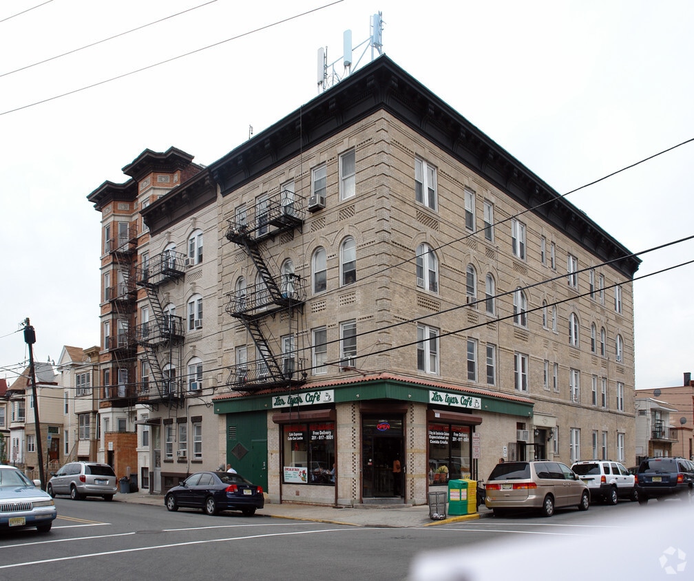 Primary Photo - 4810-4816 Palisade Ave