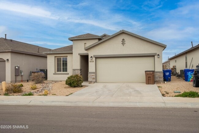 Foto del edificio - 4709 Elsinore Ave