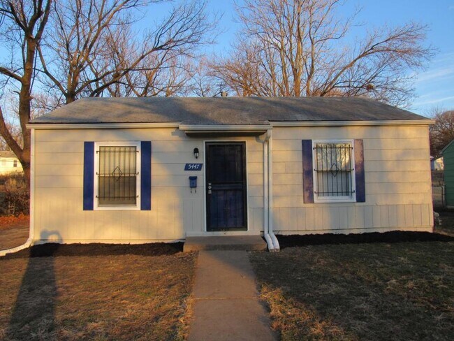 Foto del edificio - 5447 College Avenue
