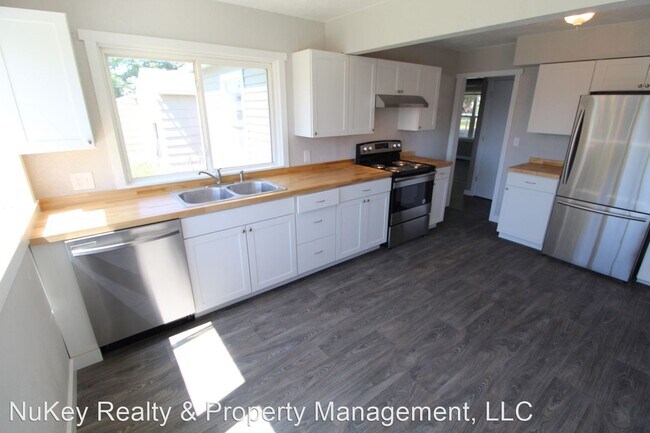 Building Photo - 3 br, 2 bath House - 1308 E. Lacrosse Ave.