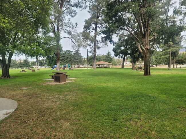 Foto del edificio - 545 N 2nd St