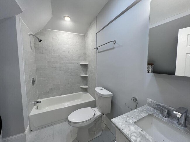 Foto del edificio - 4.0 bedroom in Somerville Massachusetts 02144