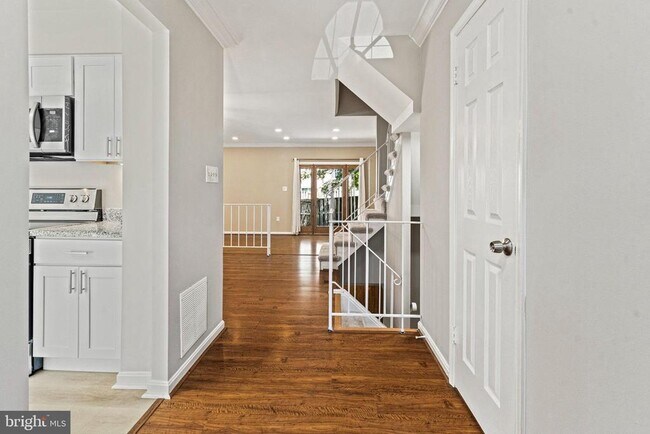 Building Photo - 6632 Green Ash Dr
