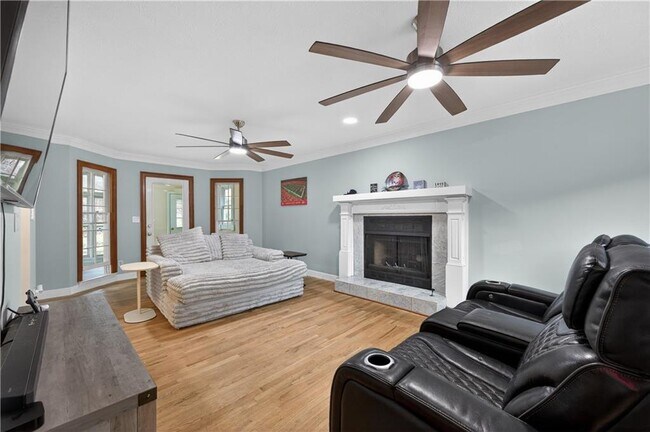 Foto del edificio - 2878 Cardinal Trce