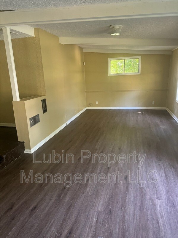 Building Photo - 3464 Lamphier Ave