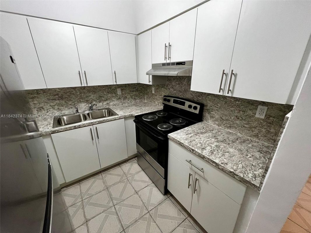 Foto principal - 2600 NW 14th St