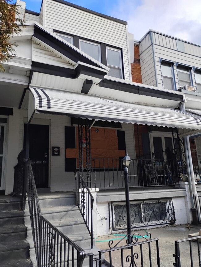 Building Photo - 527 S Redfield St