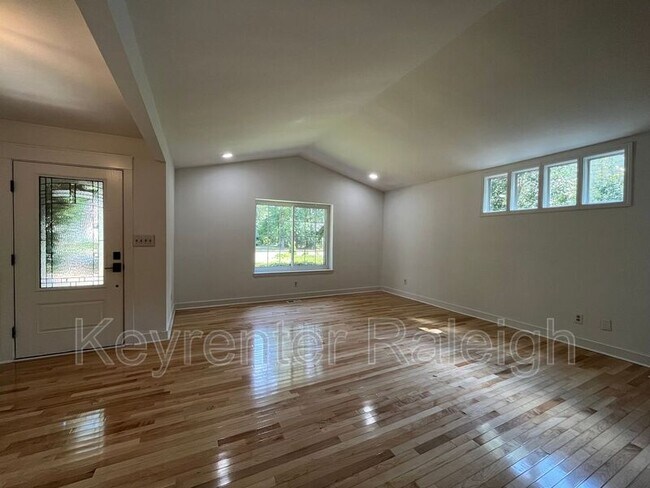 Building Photo - 5507 Shadowbrook Dr