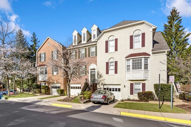 Photo - 8015 Merry Oaks Ln Townhome