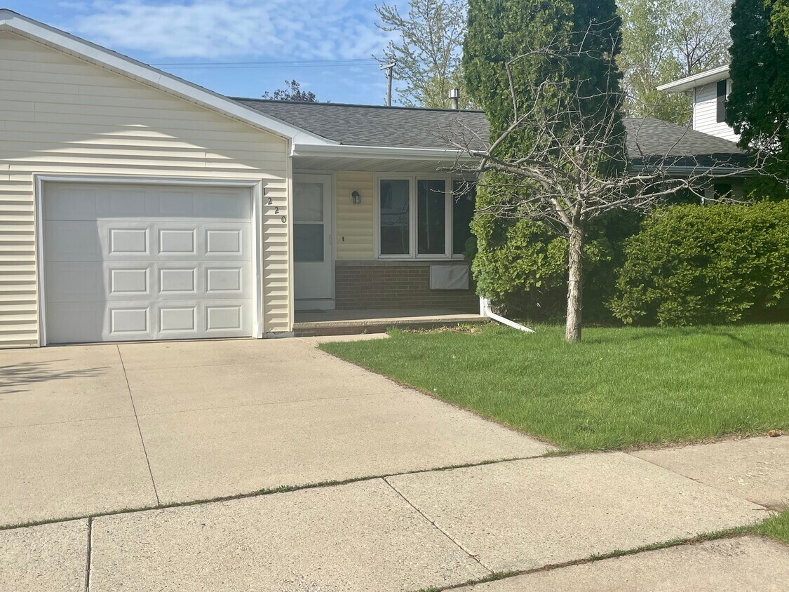 1222 W Weiland Ln Unit 1, Appleton, WI 54914 Apartments in Appleton, WI