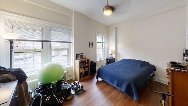 Foto del edificio - 1401 Beacon St