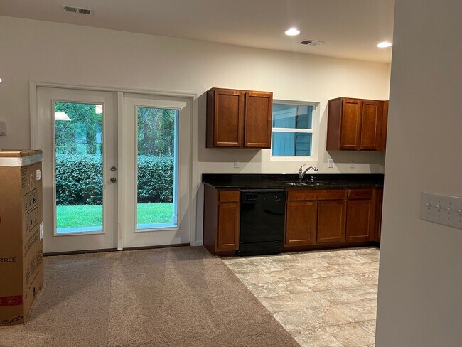 Building Photo - Coming Soon - Lovely 2 Bedroom 2.5 Bath To...