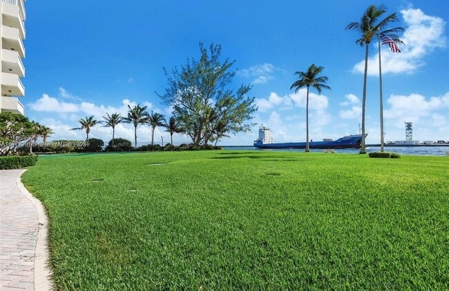 Building Photo - 2100 S Ocean Dr