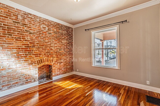 Building Photo - 2105 W 31st Ave