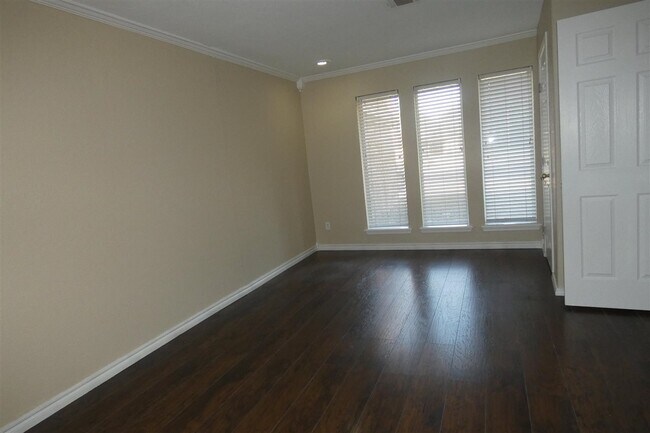 Foto del edificio - 2408 NW Redwood Ln