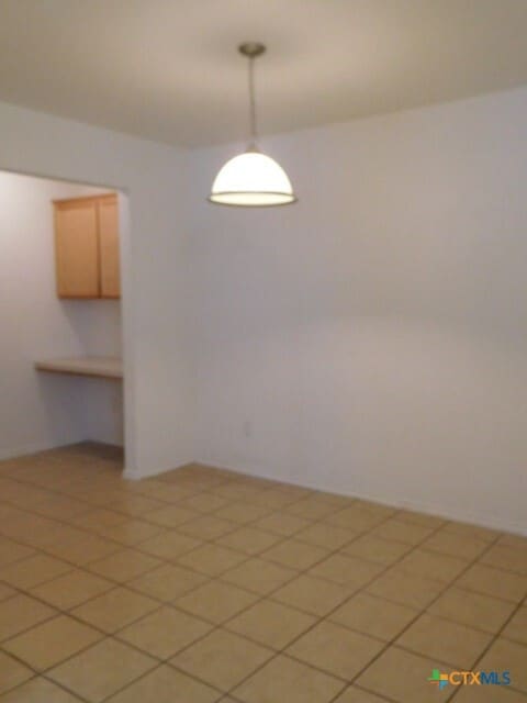 Building Photo - 933 Rosewood Dr