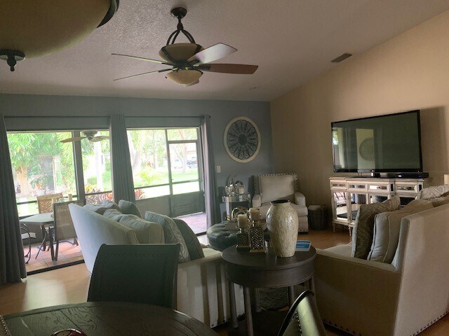 Foto del edificio - 1309 Carlton Ct