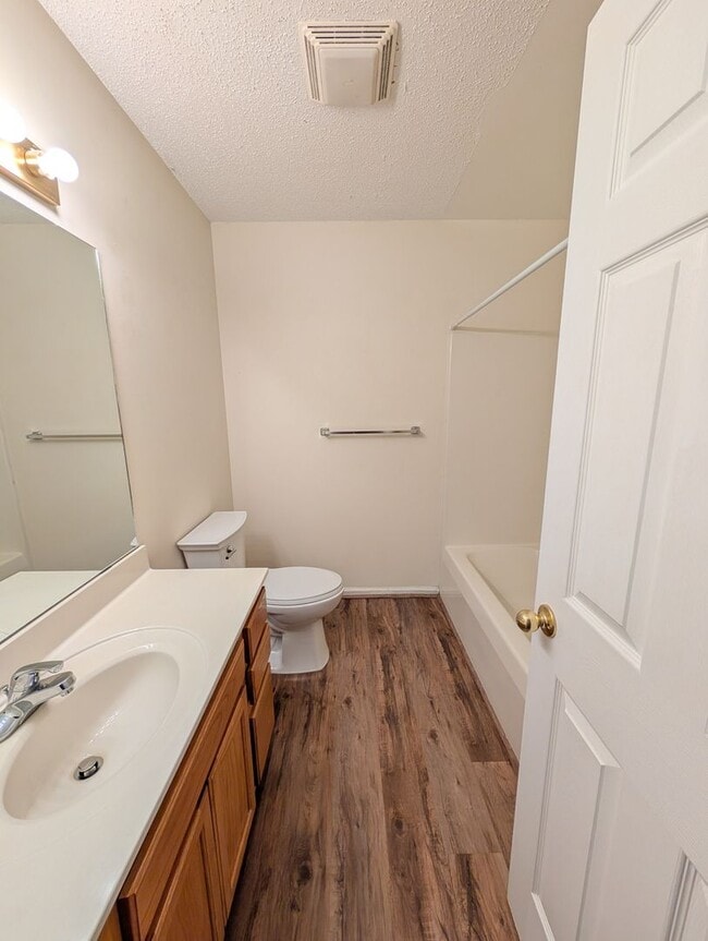 Foto del edificio - Black Mountain Upper Level Apartment Rental