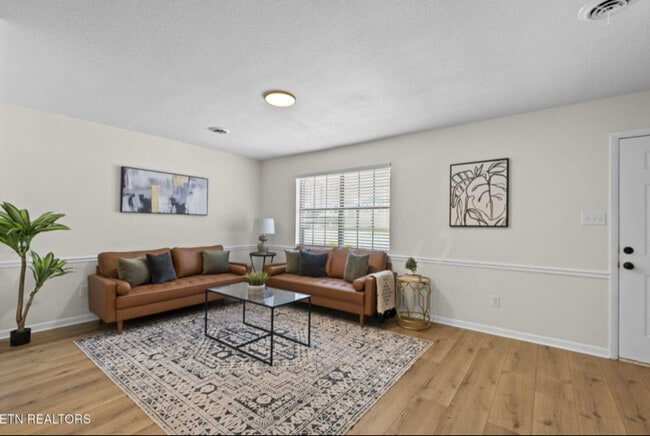 Foto del edificio - 455 Bramblewood Ln