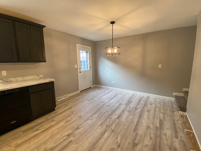 Building Photo - 6036 Applecrest Ct