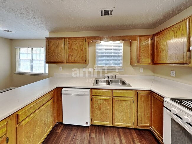 Foto del edificio - 4689 Rippling Brook Ct