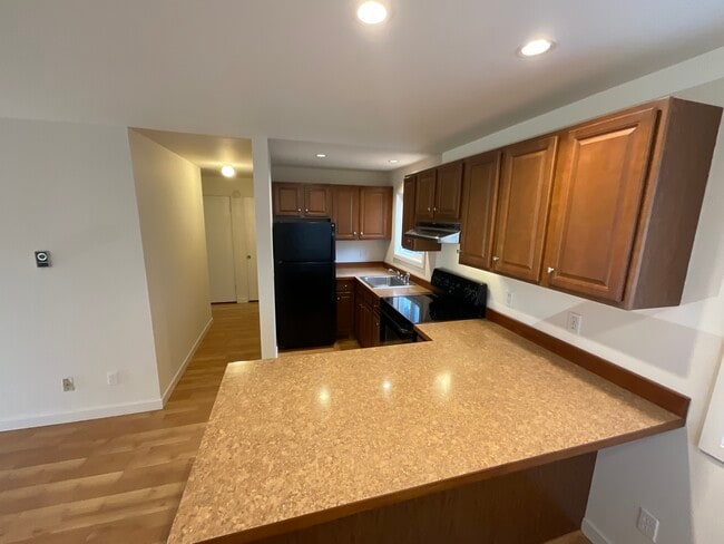 Building Photo - 935 N 85th St