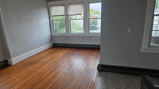 Building Photo - 461 Neville St