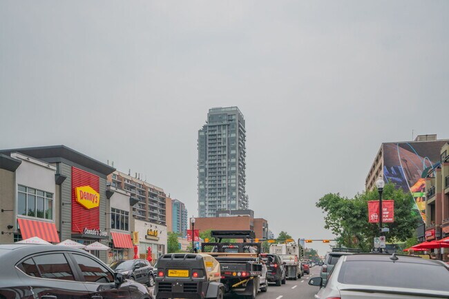 Photo du bâtiment - 930-2716 16 Ave SW