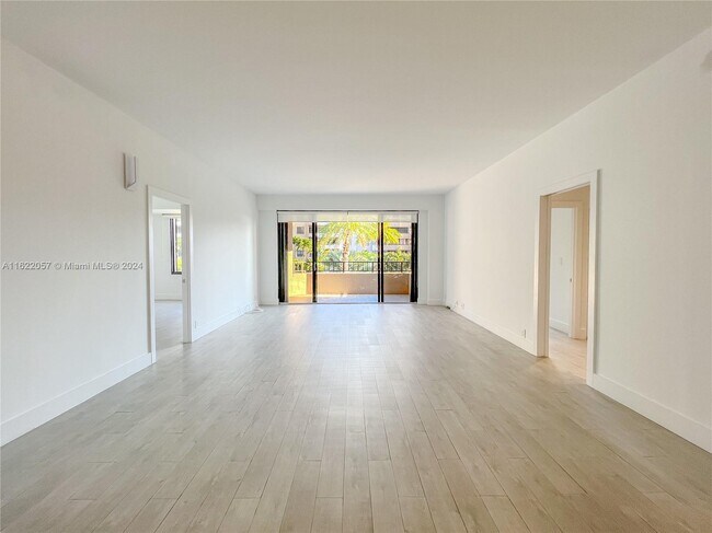 Building Photo - 201 Crandon Blvd