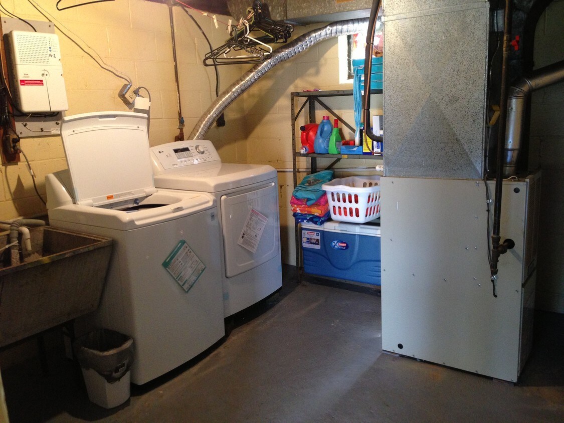 Utilityroom with Laundry - 208 Marion Ave