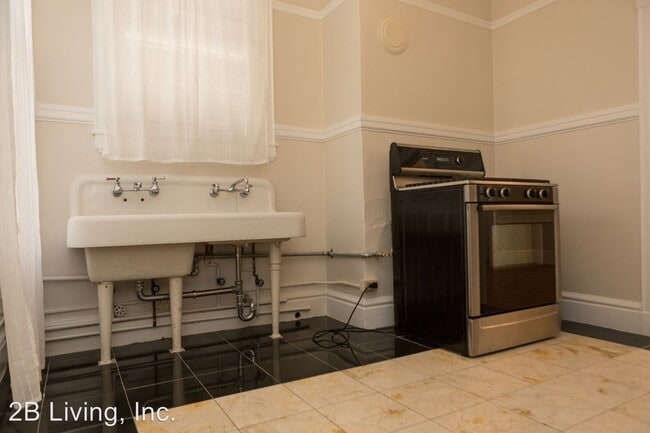 Building Photo - 123 Joice St