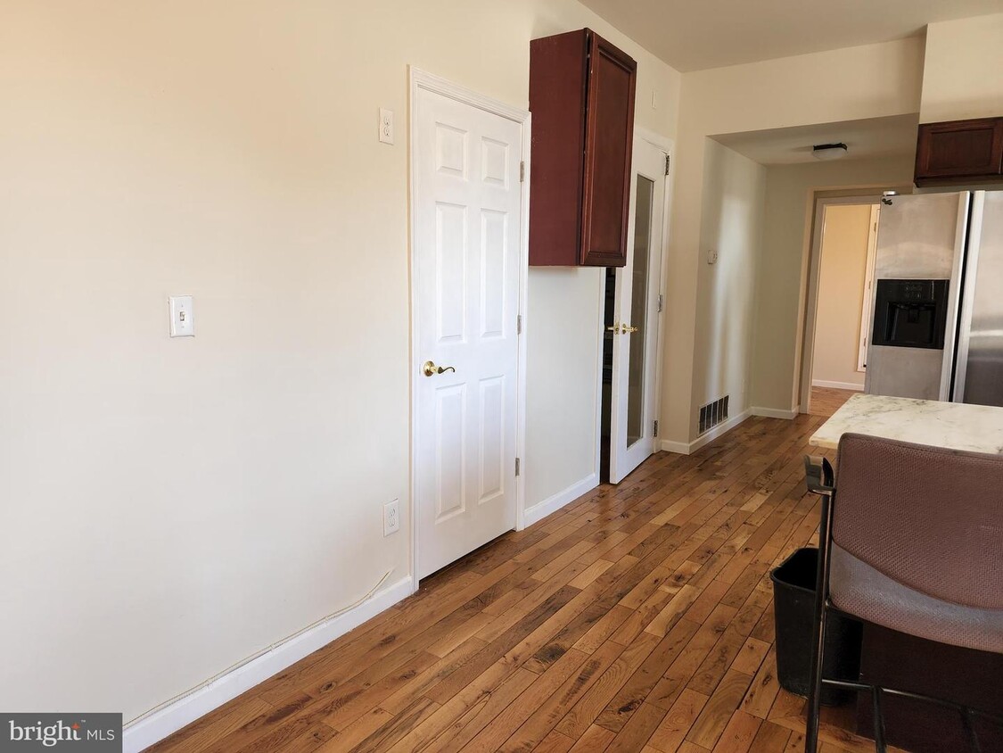Primary Photo - 2154 Ridge Ave