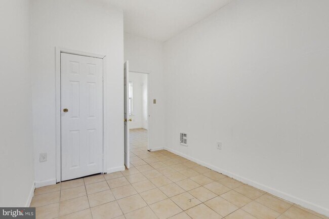 Building Photo - 1806 E Huntingdon St