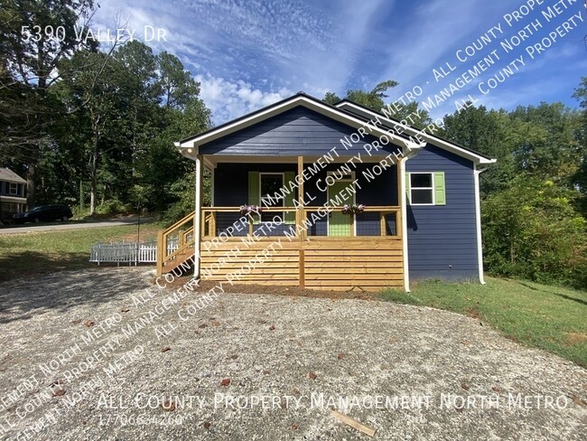 Building Photo - Contemporary cottage in Cumming GA! Pets W...