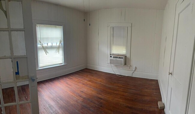 Building Photo - 522 E Maple St