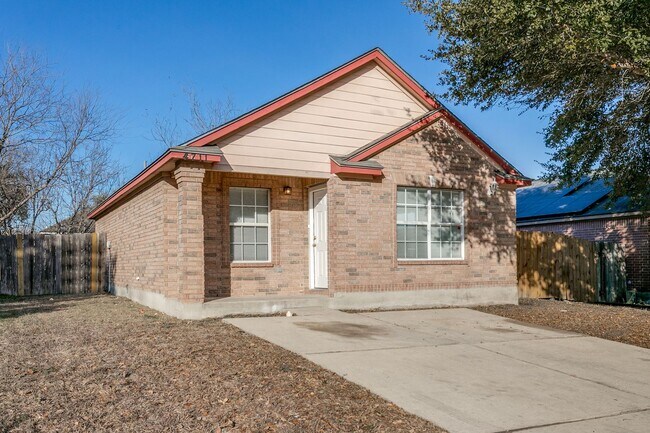 Foto del edificio - 3-BEDROOM HOME IN HIGHLAND FARMS