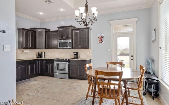 Building Photo - 300 Overbrook Dr