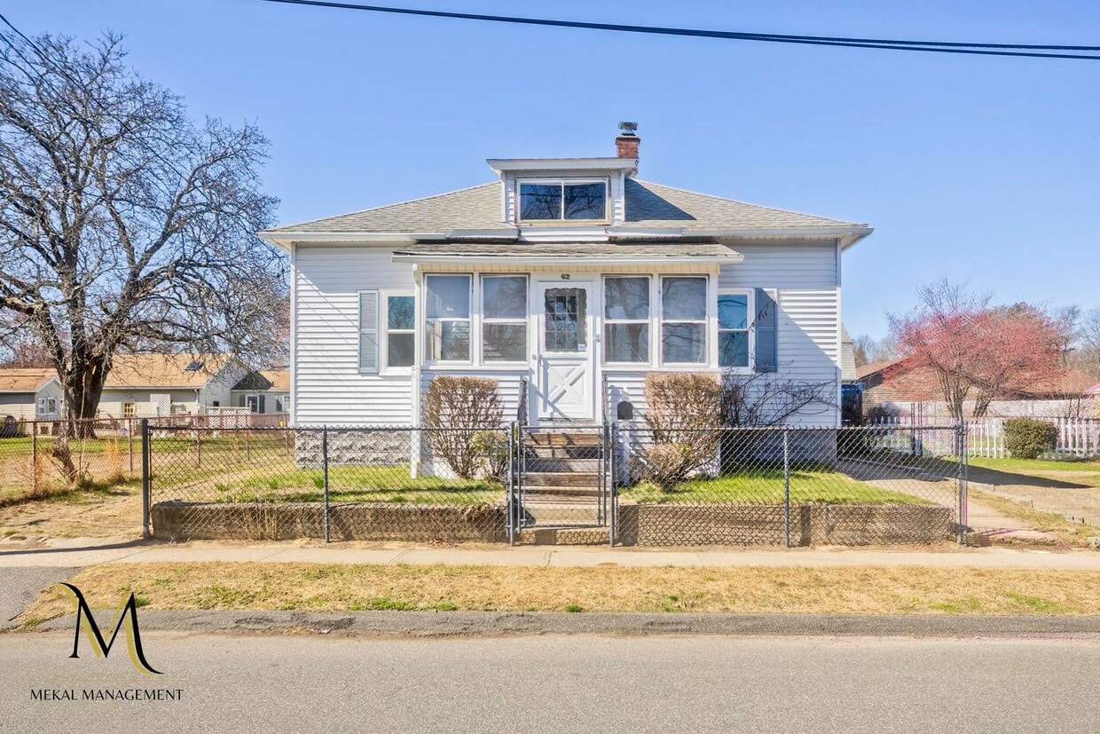 Renovated Single-Family Rental with a Private Driveway & First Floor Laundry! - Renovated Single-Family Rental with a Private Driveway & First Floor Laundry!