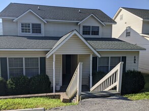 Building Photo - 139 Willow Creek Cir