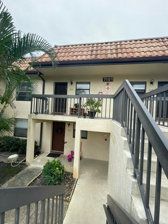 Building Photo - 7101 Golf Colony Ct