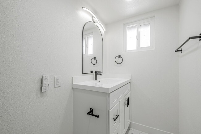 Building Photo - 714 Wasatch Dr