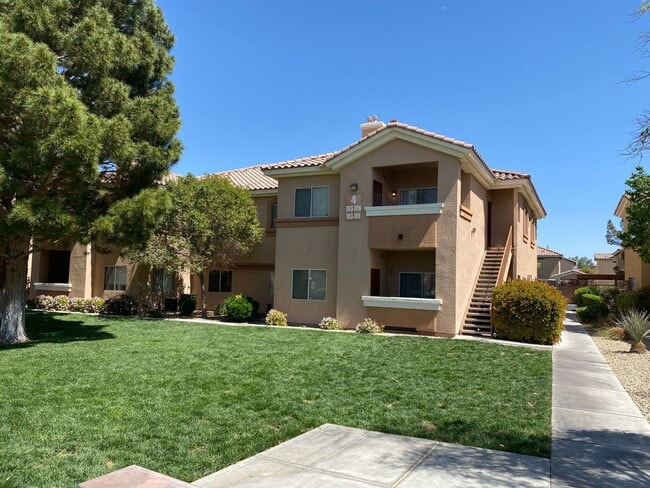 Building Photo - SE!!! Gated!! 2 Bedroom 1st Floor with Bal...