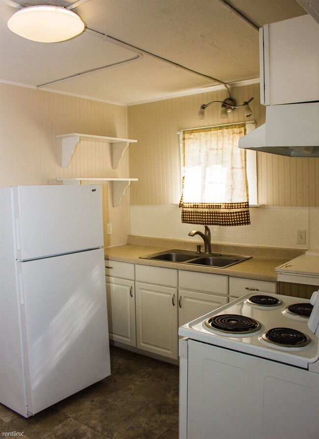 Building Photo - 1 br, 1 bath  - 402 1/2 S 7th Ave 402 1/2